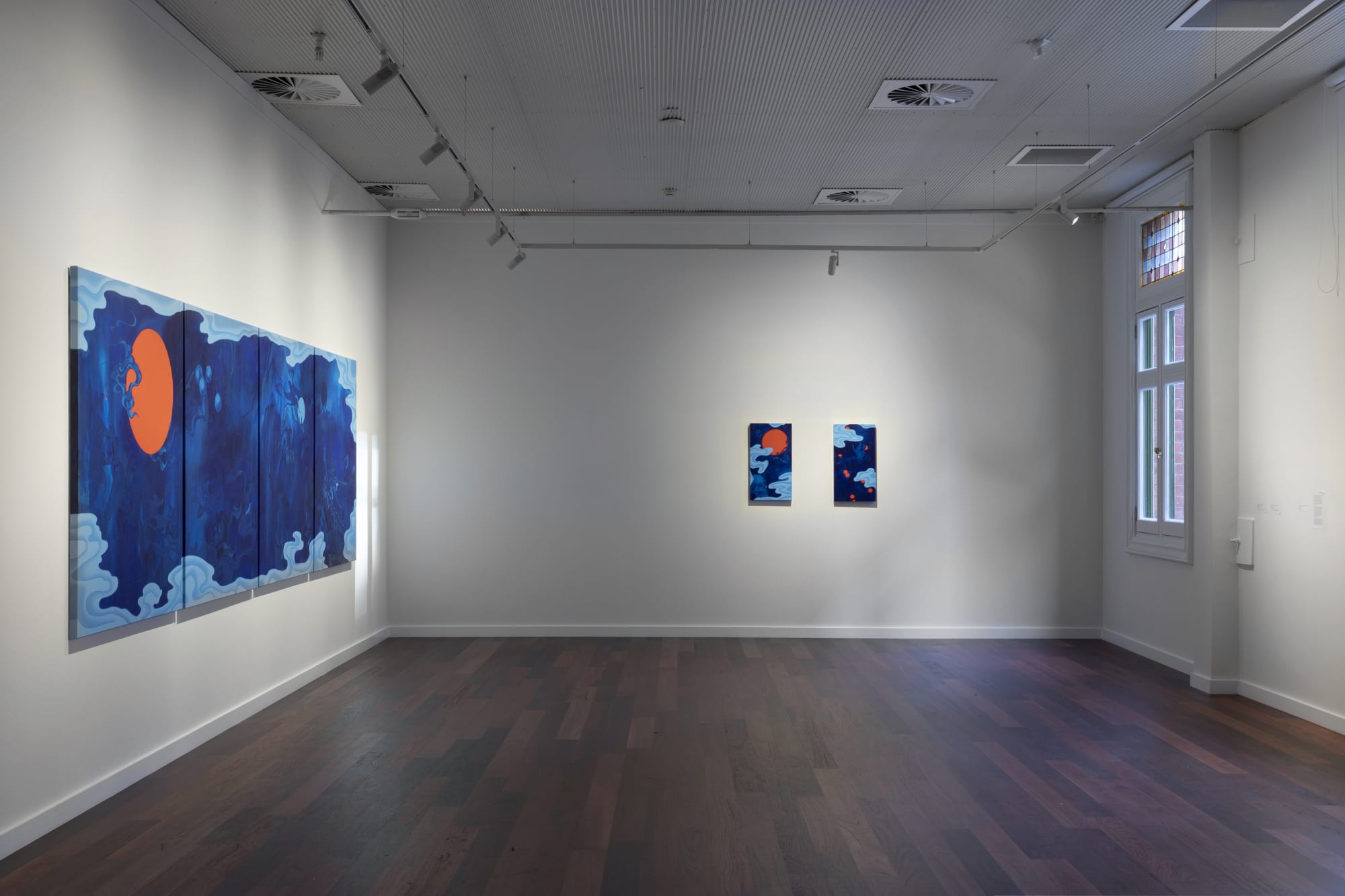 Louise Zhang: No dust left in the lilies