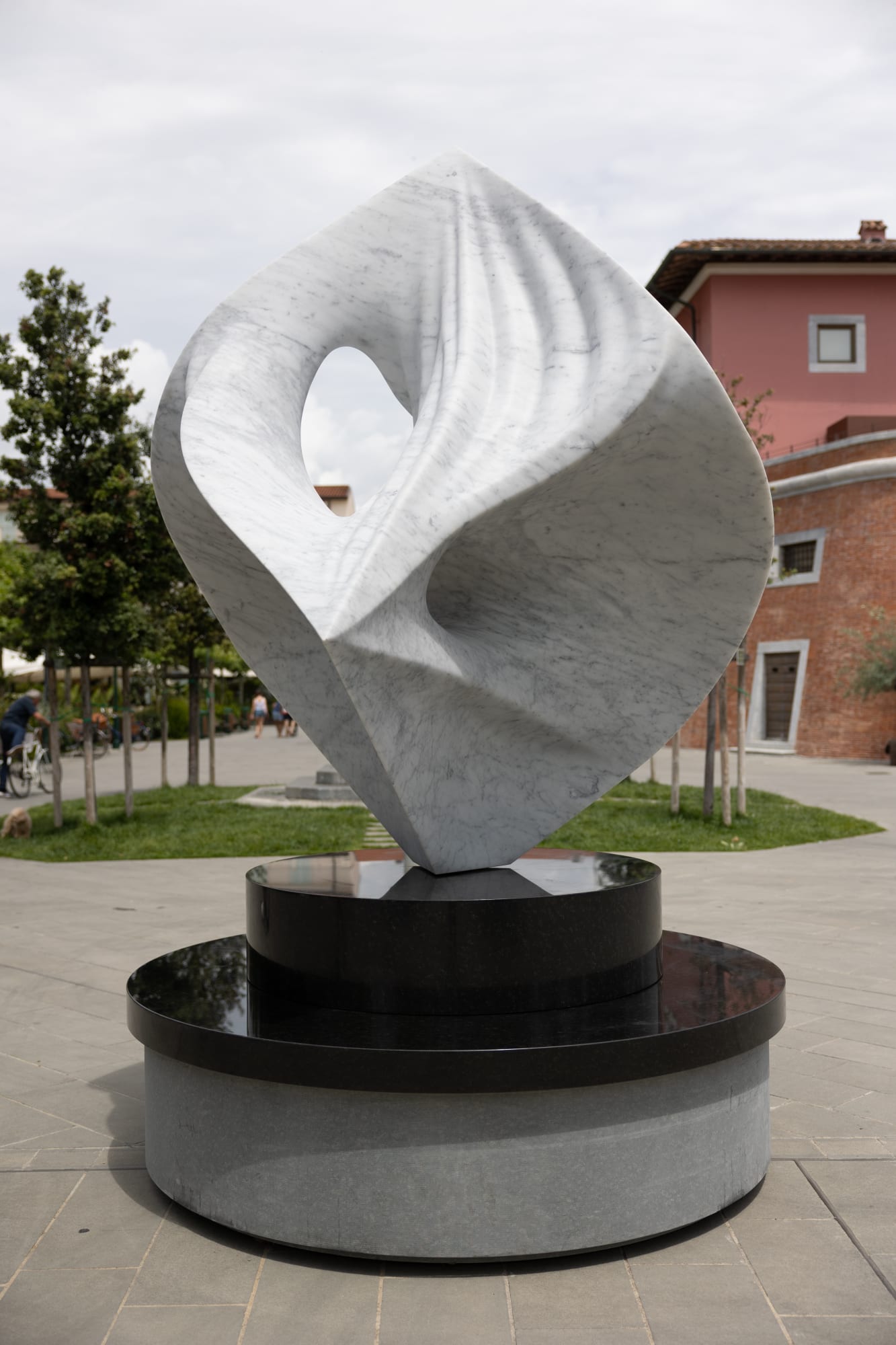 Gustavo Vélez: Essere Geometrico