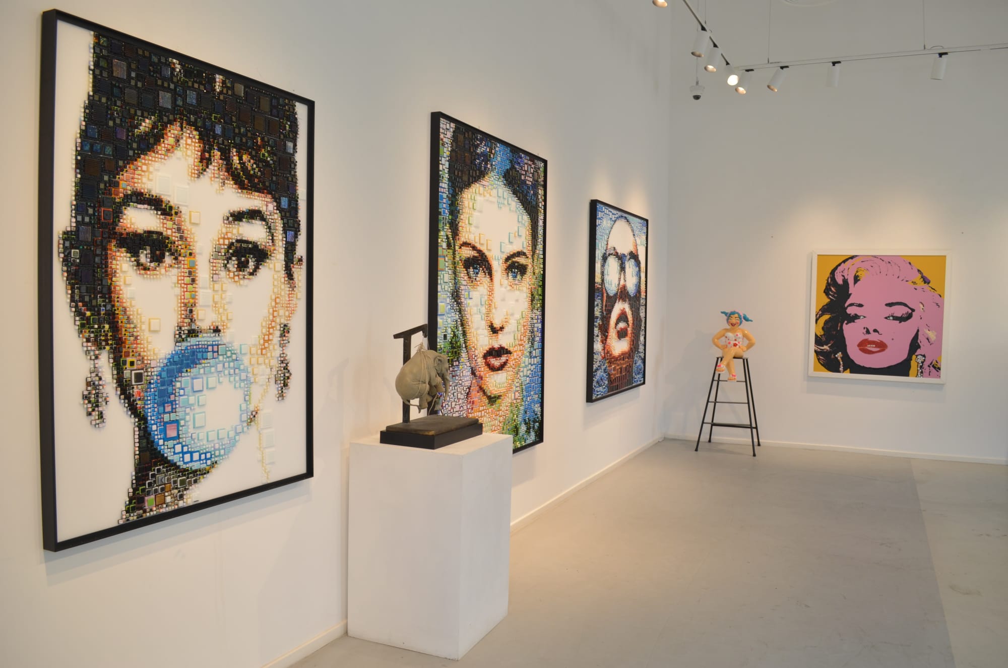 "Women Expressions": The Exhibition Celebrating Female Artists