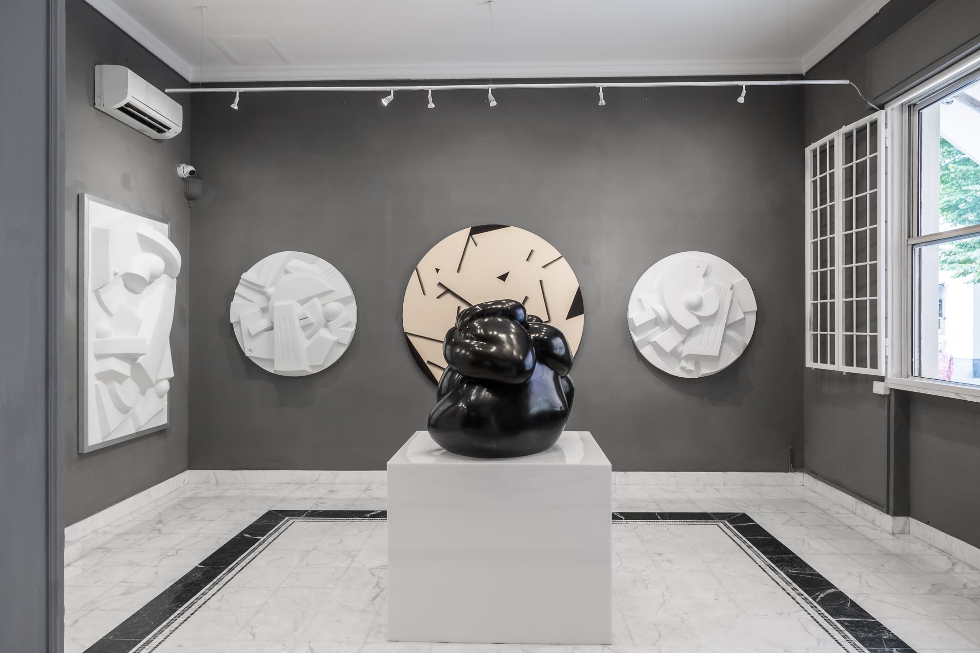 Sophia Vari: Eidos – La Forma della Felicità