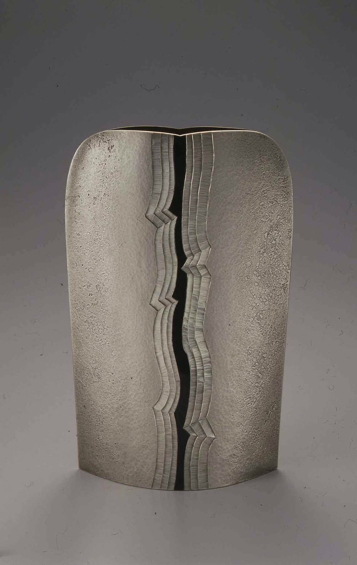 Otsuki Masako , Silver Vase "Sen" (Sharp) I , 2009