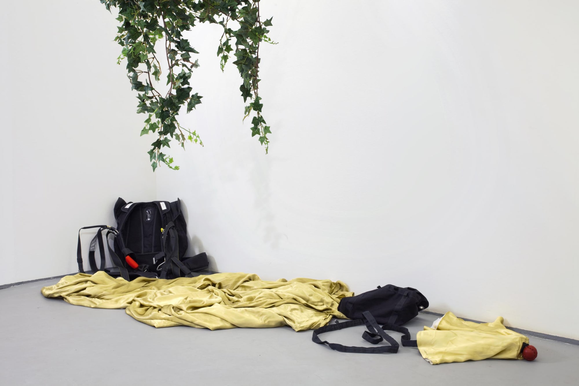 Claire Fontaine Parachute Doré, 2010