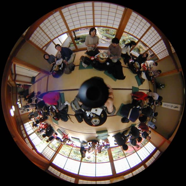 Luc Courchesne, 00/11/25-4 (Kyoto), still photograph from the Panoscopic Journal, 2000-2002, archival digital print and rotational device mounted under glass, 25 cm diam. edition of 6