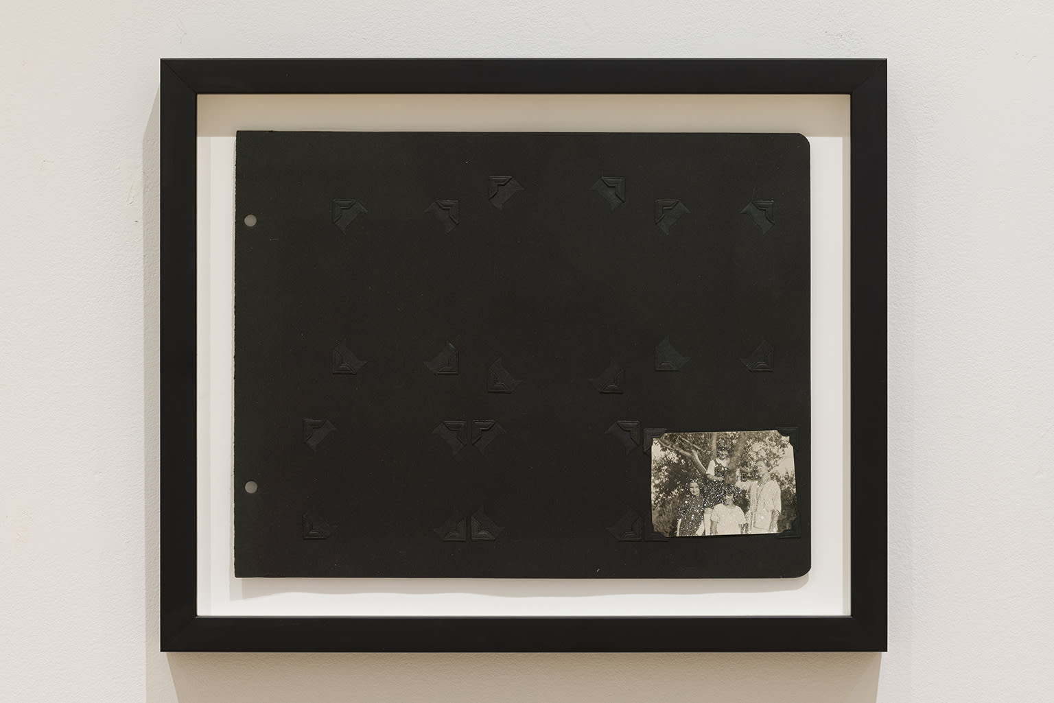 James Lee Chiahan, Adad Hannah, John Latour : Échos narratifs