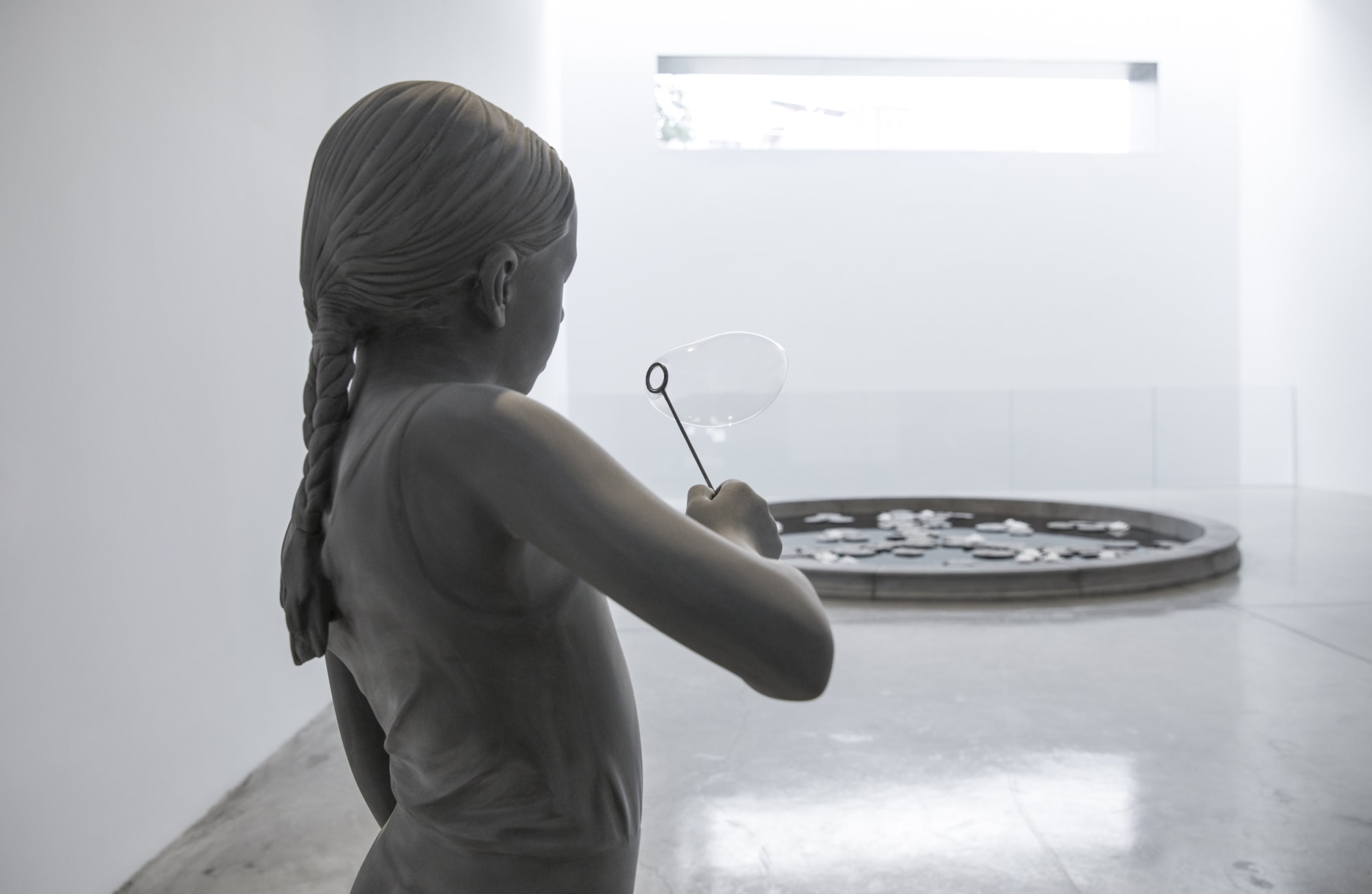 HANS OP DE BEECK, UYUYAN KIZ