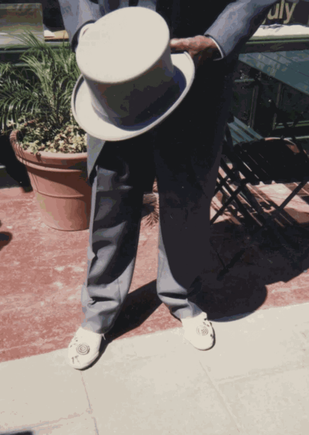 Clifford Possum and his hand-painted shoes en route to Buckingham Palace, 20 July 1990