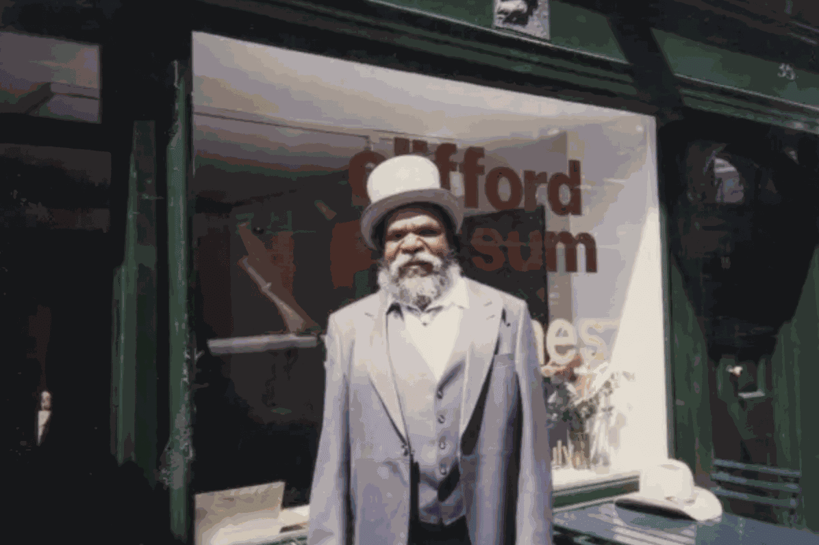 Clifford Possum at the Rebecca Hossack Art Gallery en route to Buckingham Palace, 20 July 1990