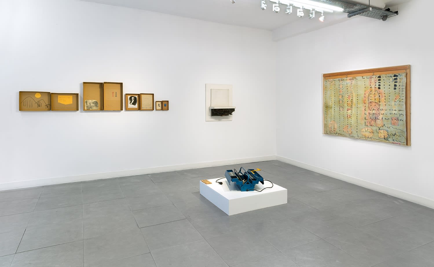 Installation view "Robert Filliou: Hony Soit Qui Mal Y Pense" at Richard Saltoun Gallery, London (5 Dec 2014 - 30 Jan 2015).