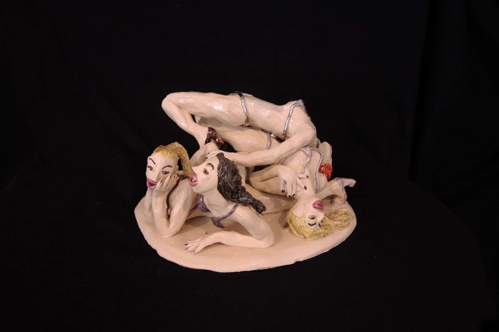 Ioana Maria Sisea, Pile of nameless women in bikinis 1, 2022