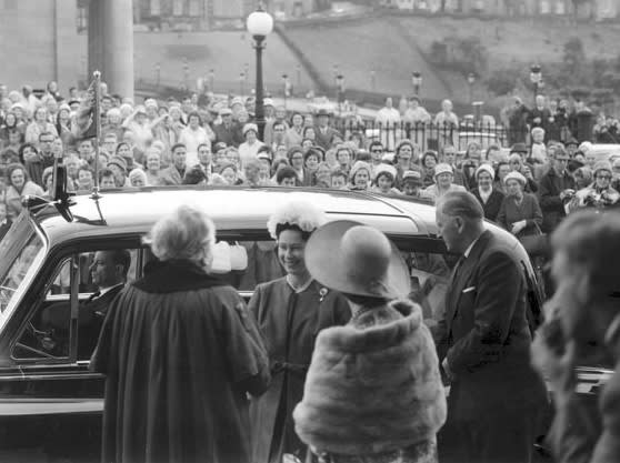 The Queen outside the Royal Scottish Academy in 1964.