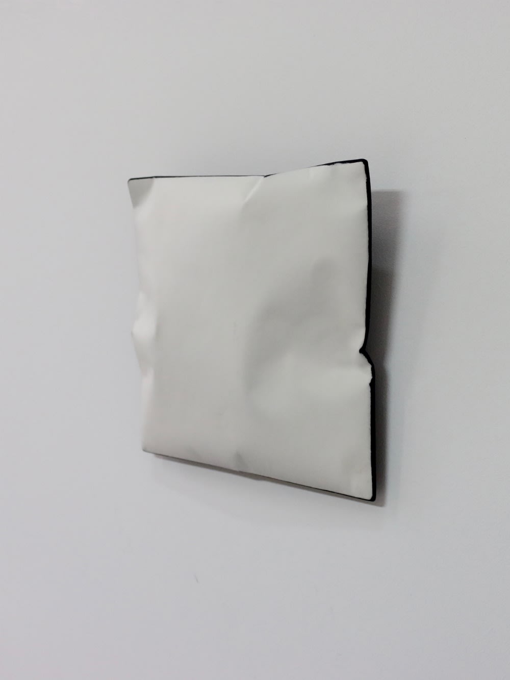JOHAN DE WIT - UNTITLED - 2019 - PAPER, RESINS, ACRYLIC - 25 X 23 X 6 CM