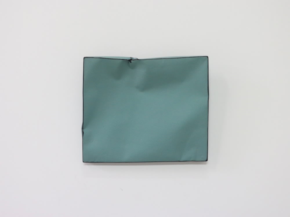 JOHAN DE WIT - UNTITLED - 2019 - PAPER, RESINS, ACRYLIC - 31 X 26 X 6 CM