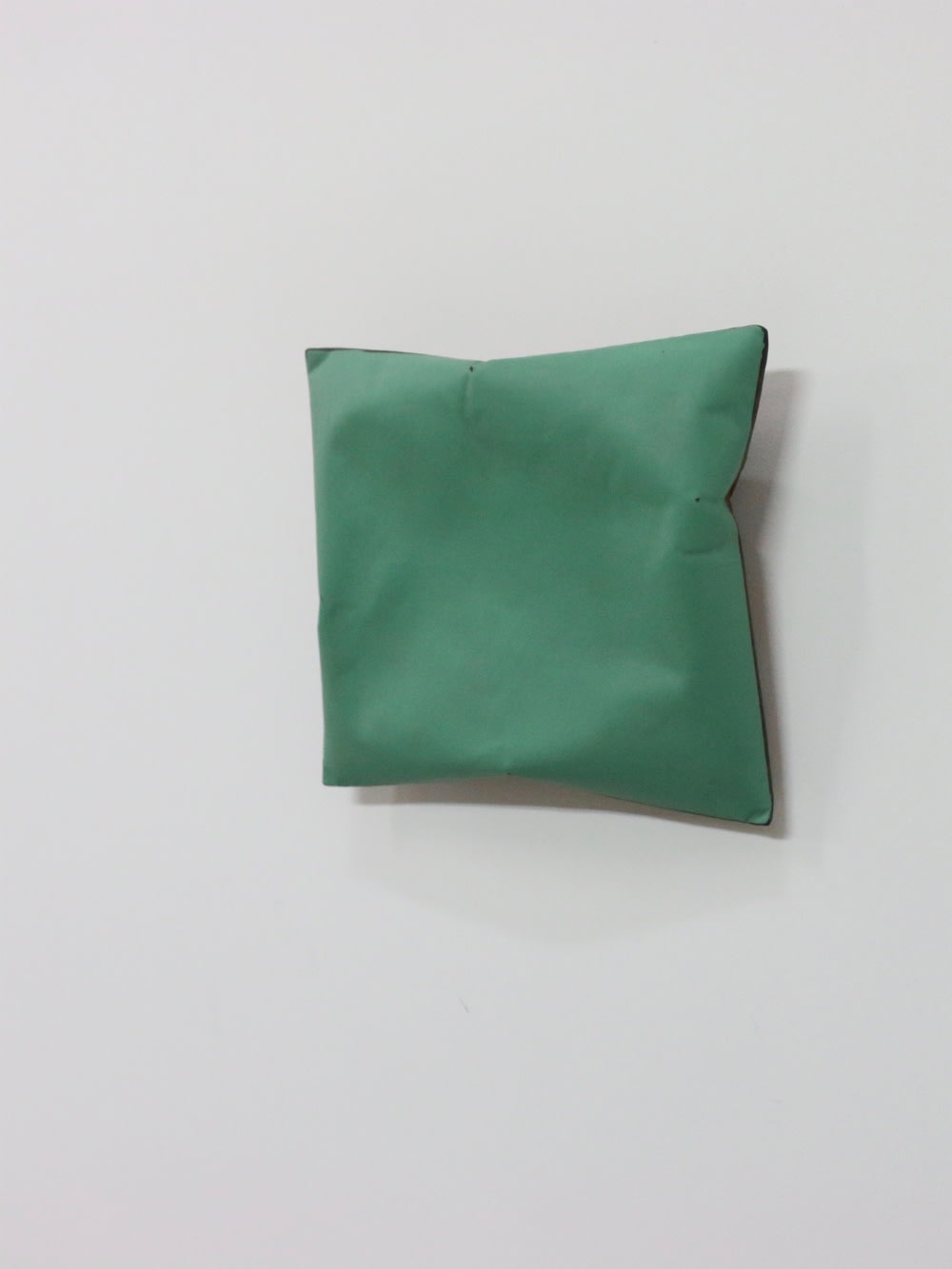 JOHAN DE WIT - UNTITLED - 2019 - PAPER, RESINS, ACRYLIC - 23,5 X 21 X 6 CM