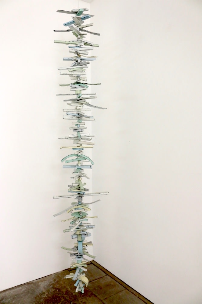 JOHAN DE WIT - UNTITLED - 2018 - PAPER, CARDBOARD, RESINS, ACRYLIC AND STEELCABLE - 250 X 45 X 45 CM