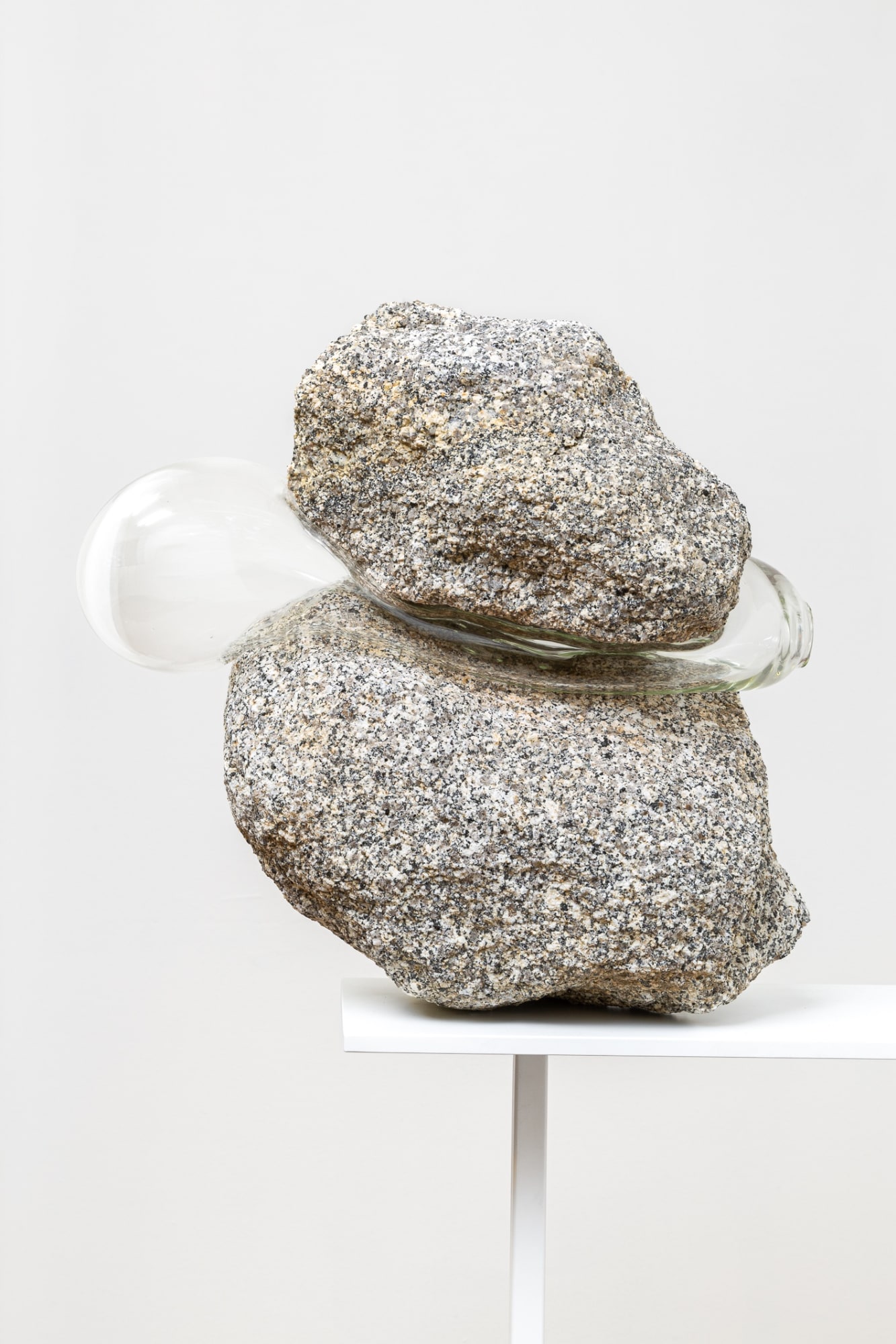 Simone Slee, rocks holding up #6, 2018