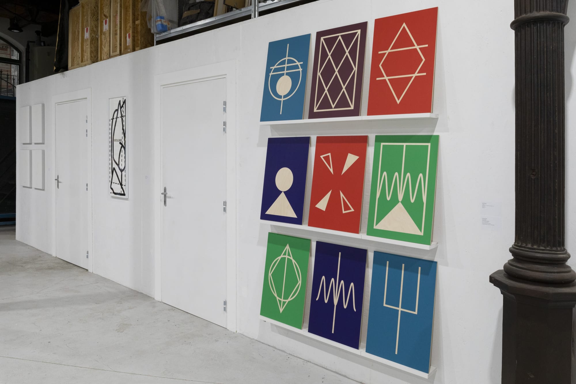 Vue de l'exposition "Printed" à l'atelier TCHIKEBE à Marseille, dans ses nouveaux locaux de la rue Duverger avec des éditions inédites de Claude Closky, Anne-Valérie Gasc, Jean-Luc Moulène, Bruno Peinado et Julien Prévieux.