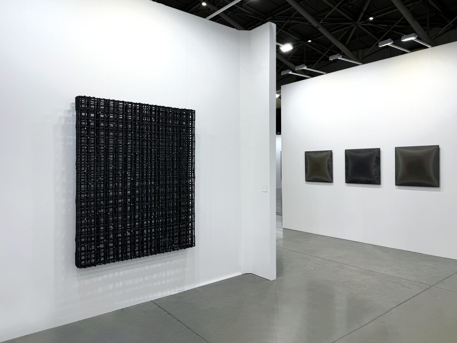 耿畫廊與TKG+於2025台北當代藝術博覽會,展場照 © 耿畫廊與TKG+ Tina Keng Gallery and TKG+ in Taipei Dangdai 2025, installation view © Tina Keng Gallery and TKG+