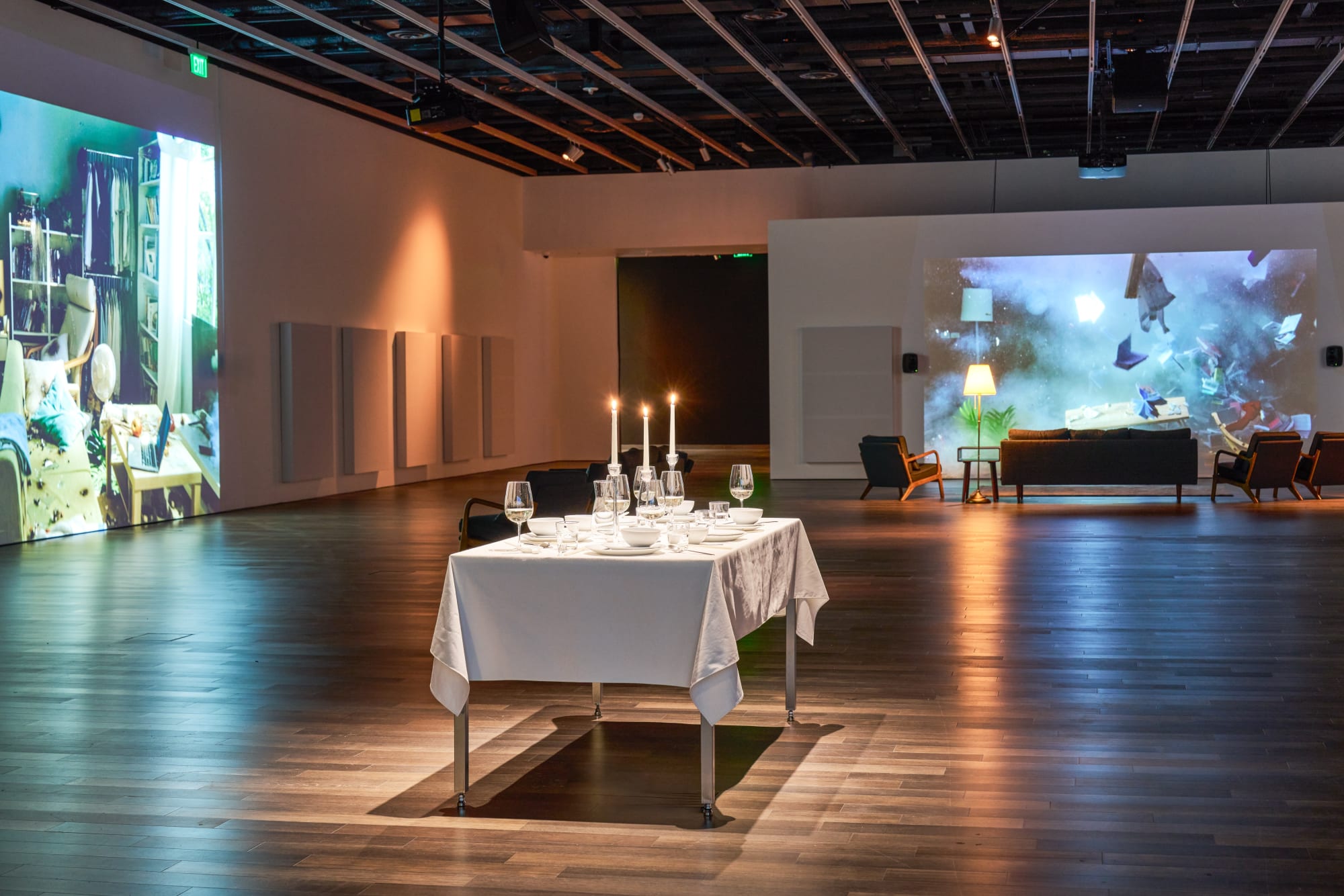 Kevin Candland 攝影,舊金山亞洲藝術博物館提供。 Installation view of Yuna Goang-Ming: Everyday War, 2025, courtesy Asian Art Museum of San Francisco. Photo by Kevin Candland.