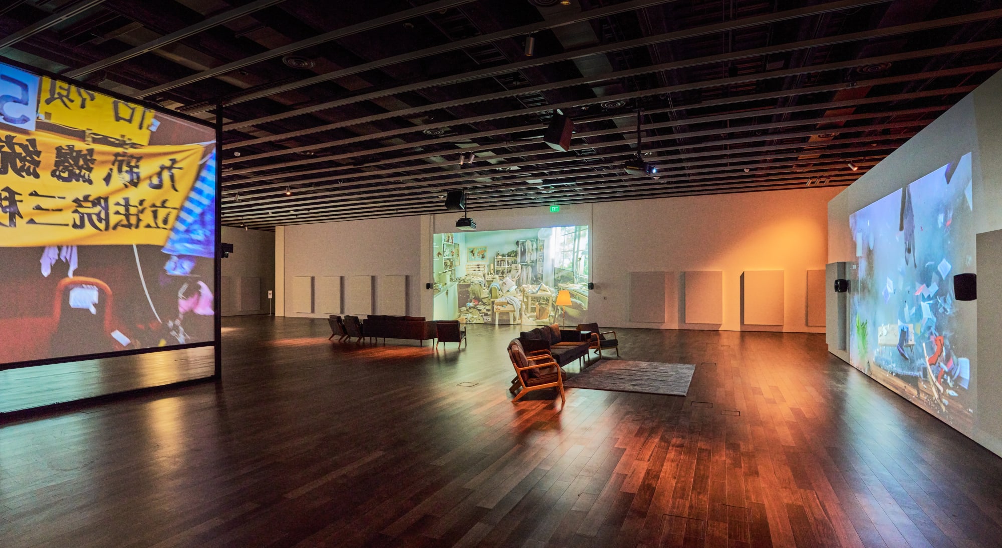 Kevin Candland 攝影,舊金山亞洲藝術博物館提供。 Installation view of Yuna Goang-Ming: Everyday War, 2025, courtesy Asian Art Museum of San Francisco. Photo by Kevin Candland.