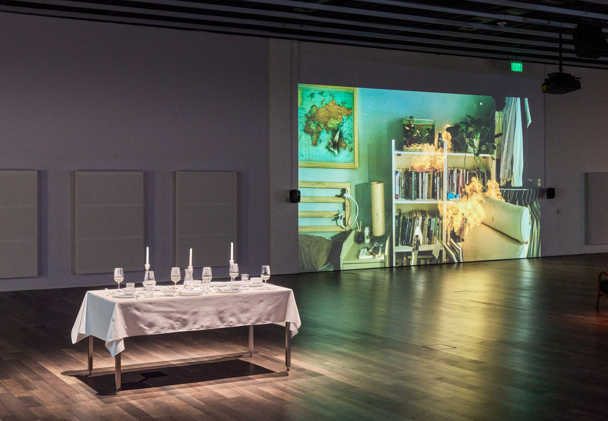 Kevin Candland 攝影,舊金山亞洲藝術博物館提供。 Installation view of Yuna Goang-Ming: Everyday War, 2025, courtesy Asian Art Museum of San Francisco. Photo by Kevin Candland.