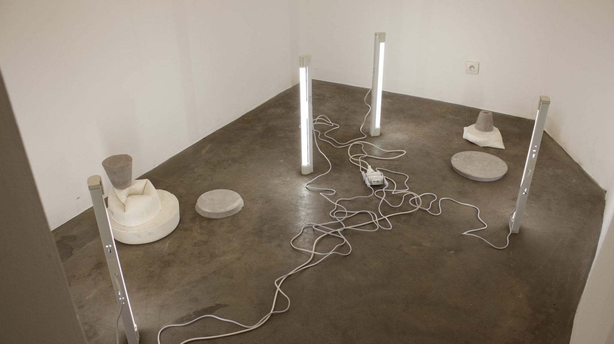 Exhibition views of Indistinct chatters, the first solo show by the french contemporary artist Paul Lahana at UN-SPACED Gallery, Paris.