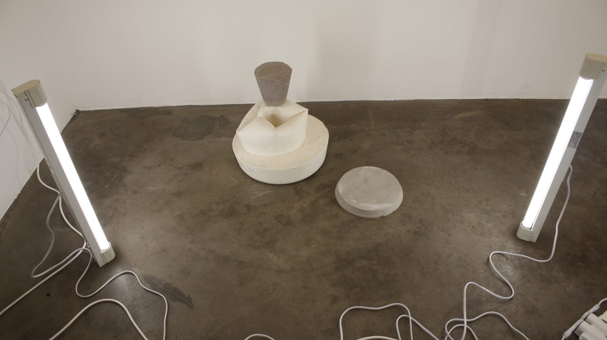 Exhibition views of Indistinct chatters, the first solo show by the french contemporary artist Paul Lahana at UN-SPACED Gallery, Paris.