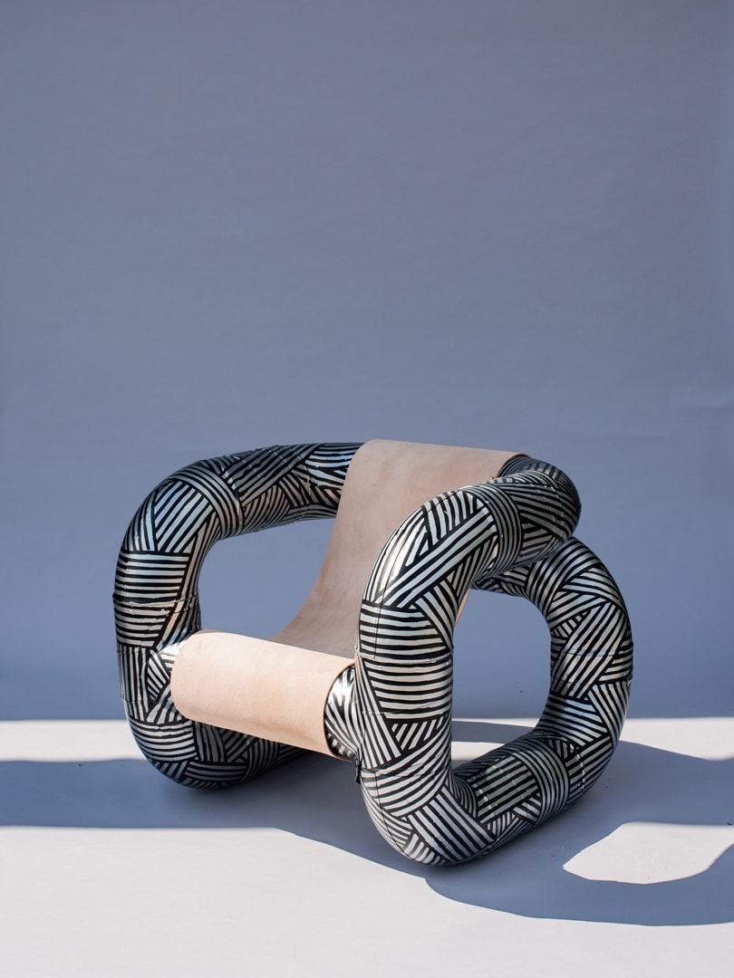 Tubular armchair - Antigoon by Lucas Muñoz Muñoz