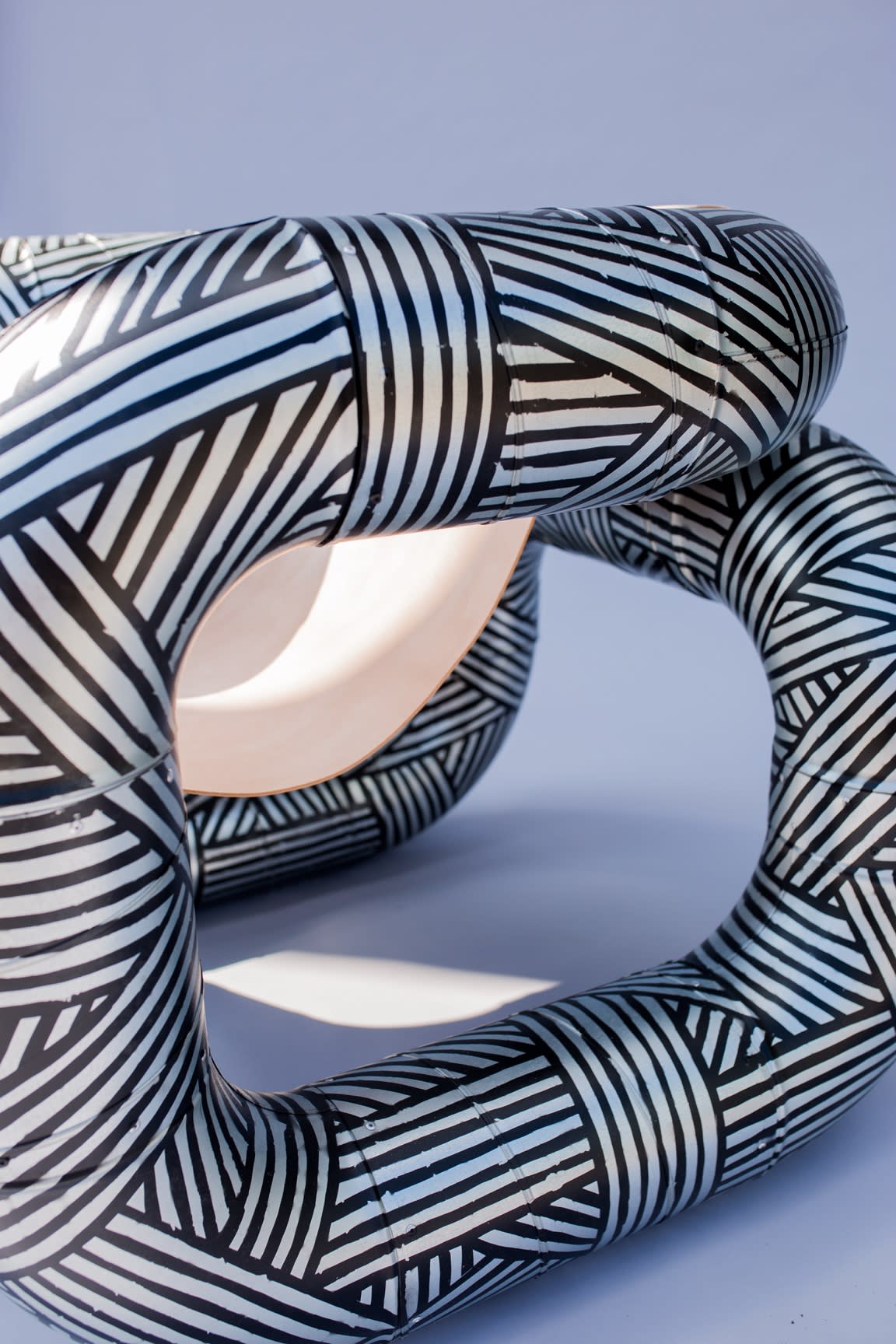 Tubular armchair - Antigoon by Lucas Muñoz Muñoz