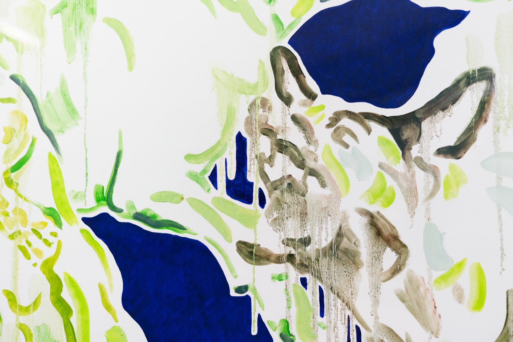 Dogs howl when they sniff yellow piss!