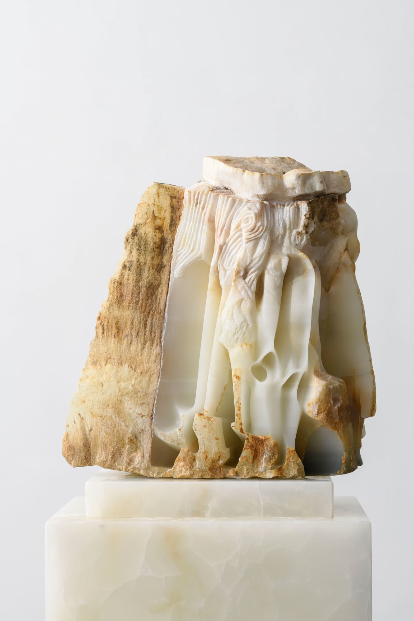 Federico Fusj, Ritratto Morale XIII I Volti di D-O / the Faces of G-D, 2022-23, yellow onyx and ivory, cm 165 x 35 x 45 c.