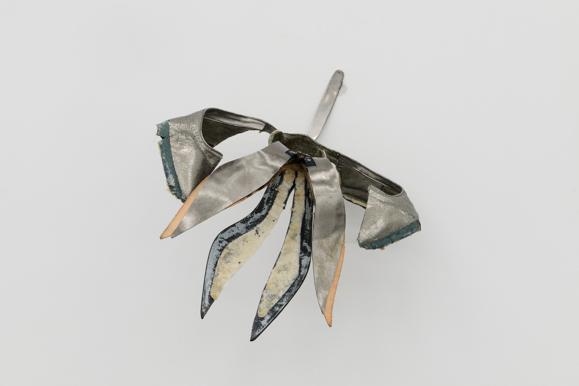 Kaarina Kaikkonen, The Queen Of The Night, 2024, dancing shoe and spoon, cm 38 x 30 x 25 Ph. Roberto Apa