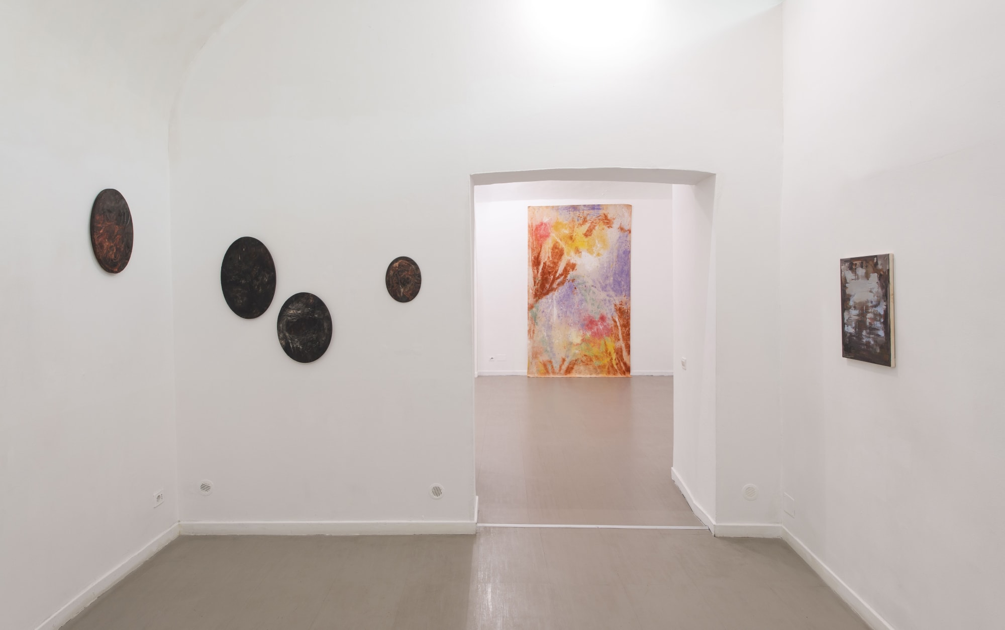Moto ondoso stabile, curated by Davide Ferri, installation view at z2o Sara Zanin Gallery
