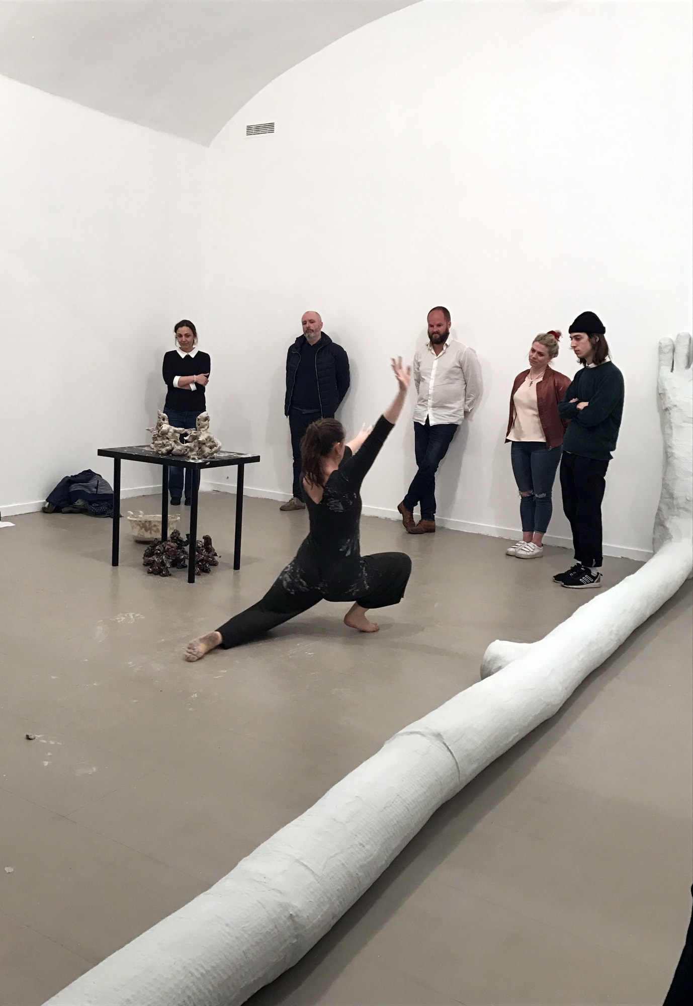 Voicings, Performance by Florence Peake, z2o Sara Zanin Gallery, 2017 photo credits Sebastiano Luciano
