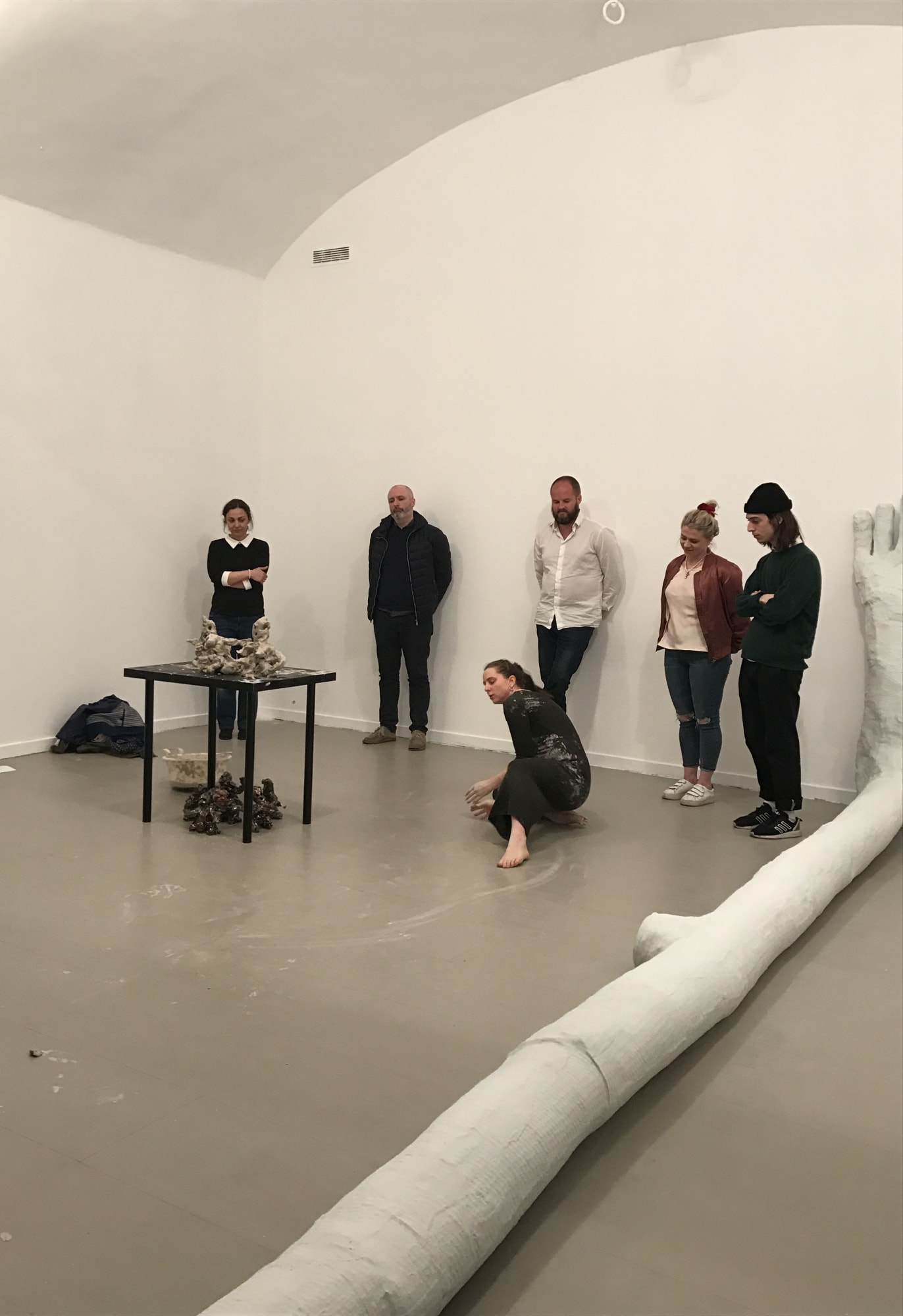 Voicings, Performance by Florence Peake, z2o Sara Zanin Gallery, 2017 photo credits Sebastiano Luciano