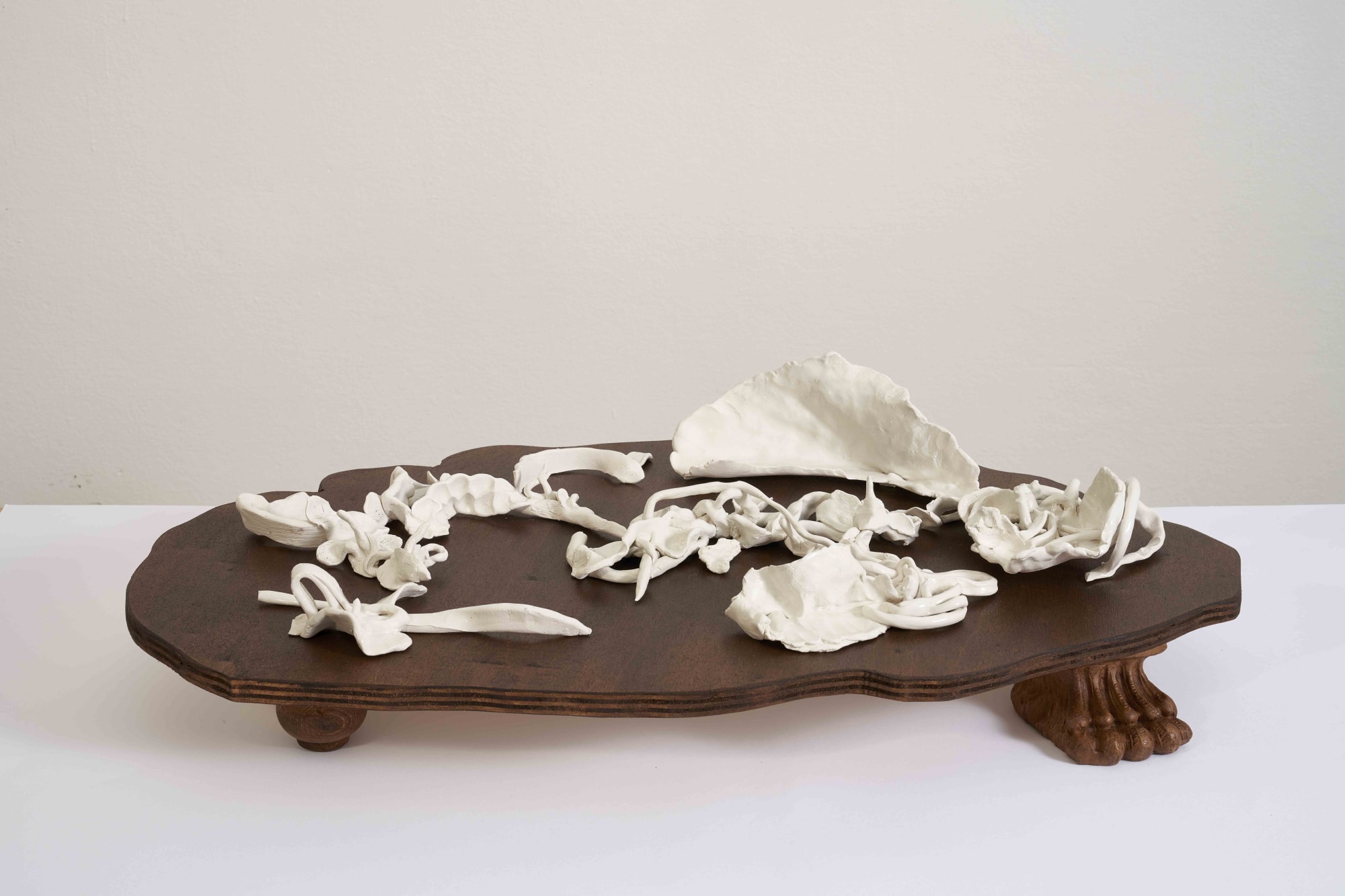 Nazzarena Poli Maramotti Due di Novembre. Tavolo 1, 2022 Glazed ceramic and wood 16 x 69 x 38,5 cm ph. Fabrizio Cicconi