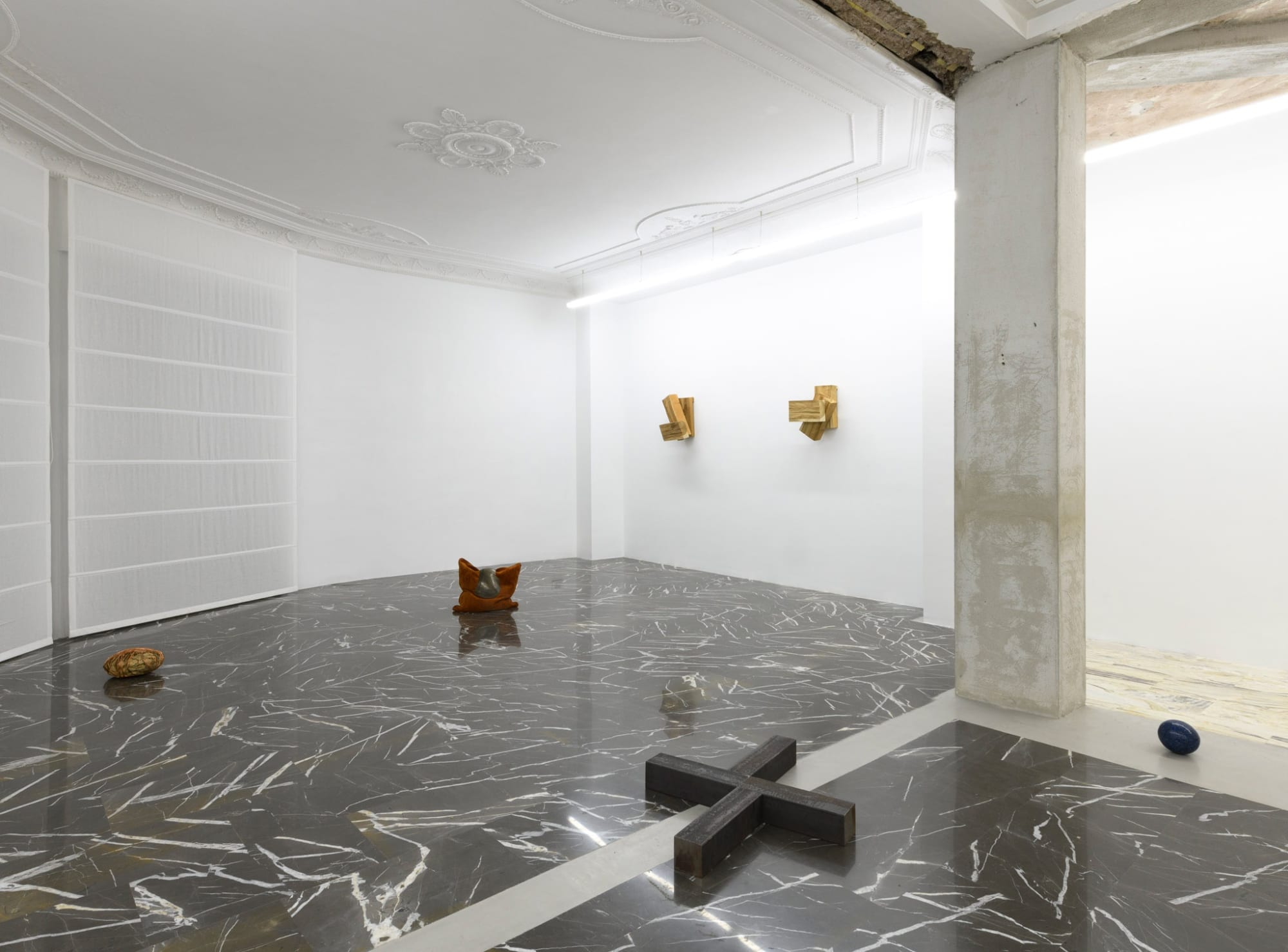 Kronenberg - Nonas with a text by Riccardo Venturi in collaboration with P420 Bologna installation view at z2o project, ph. Giorgio Benni