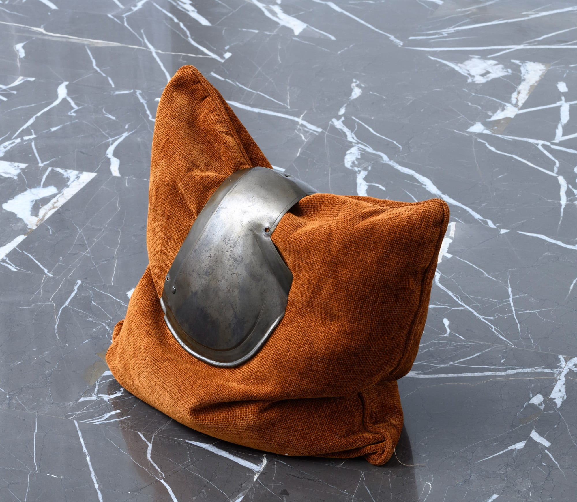 Giovanni Kronenberg Senza Titolo, 2022 pillow and shoulder armor from the 18th century cm 48 x 31 x 41 ph. Giorgio Benni