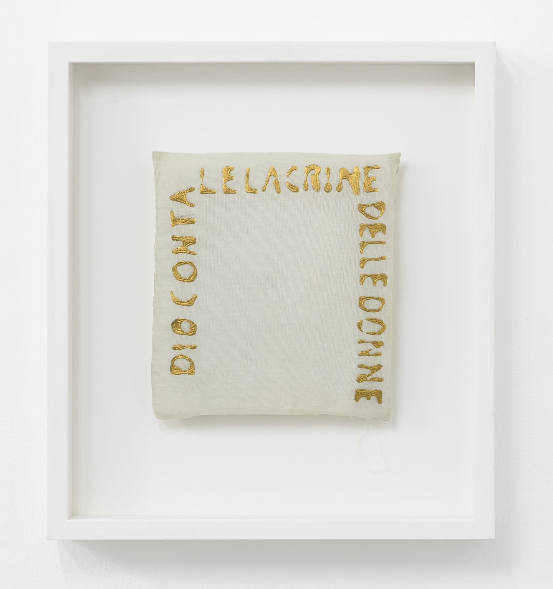 MariellaBettineschi Morbido, 1980 organza, cotton wool, gold cm 21 x 19 x 3 ph. Giorgio Benni