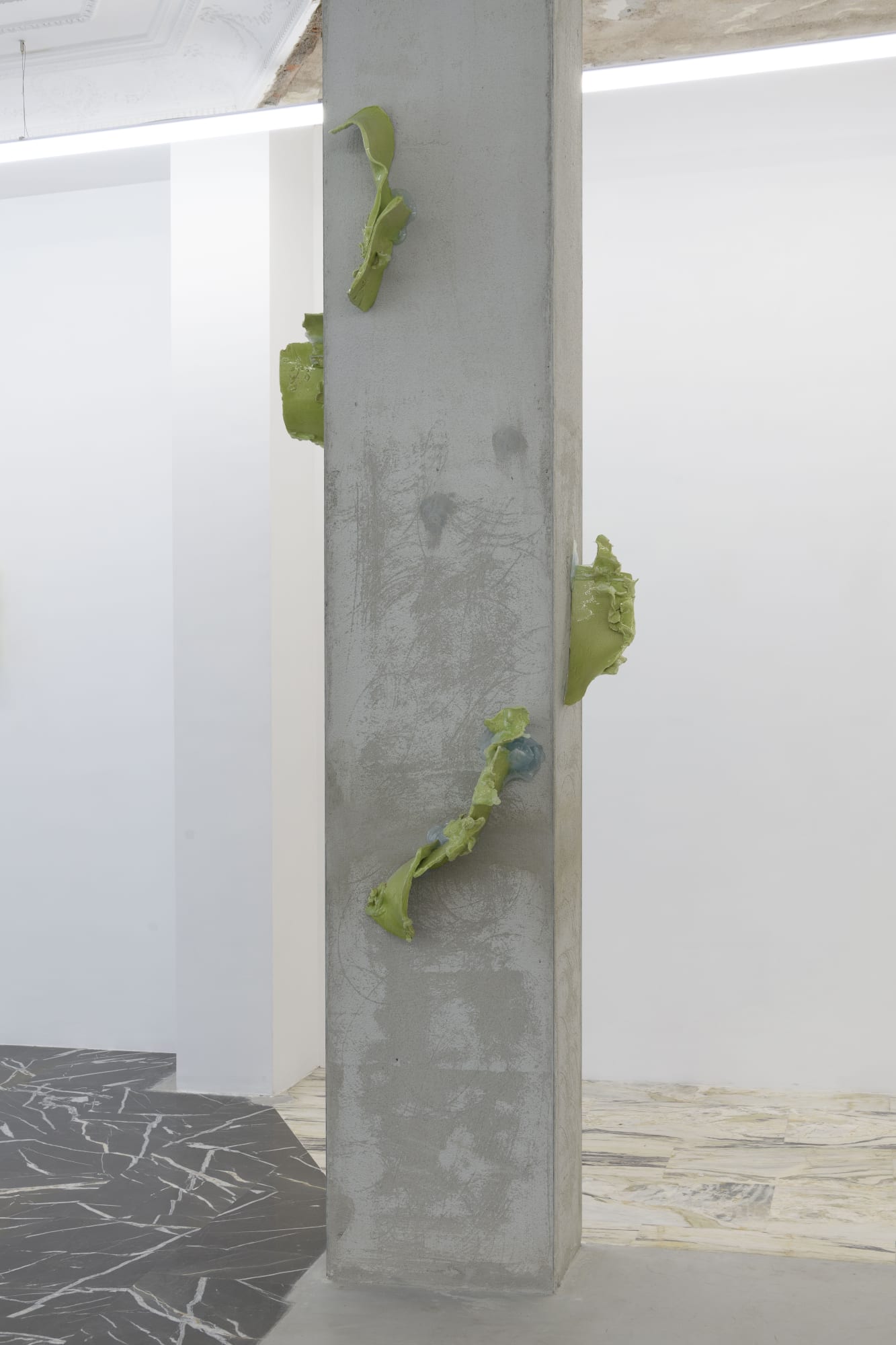 Guglielmo maggini Come il vento nelle case in installation view at z2o project ph. Giorgio Benni