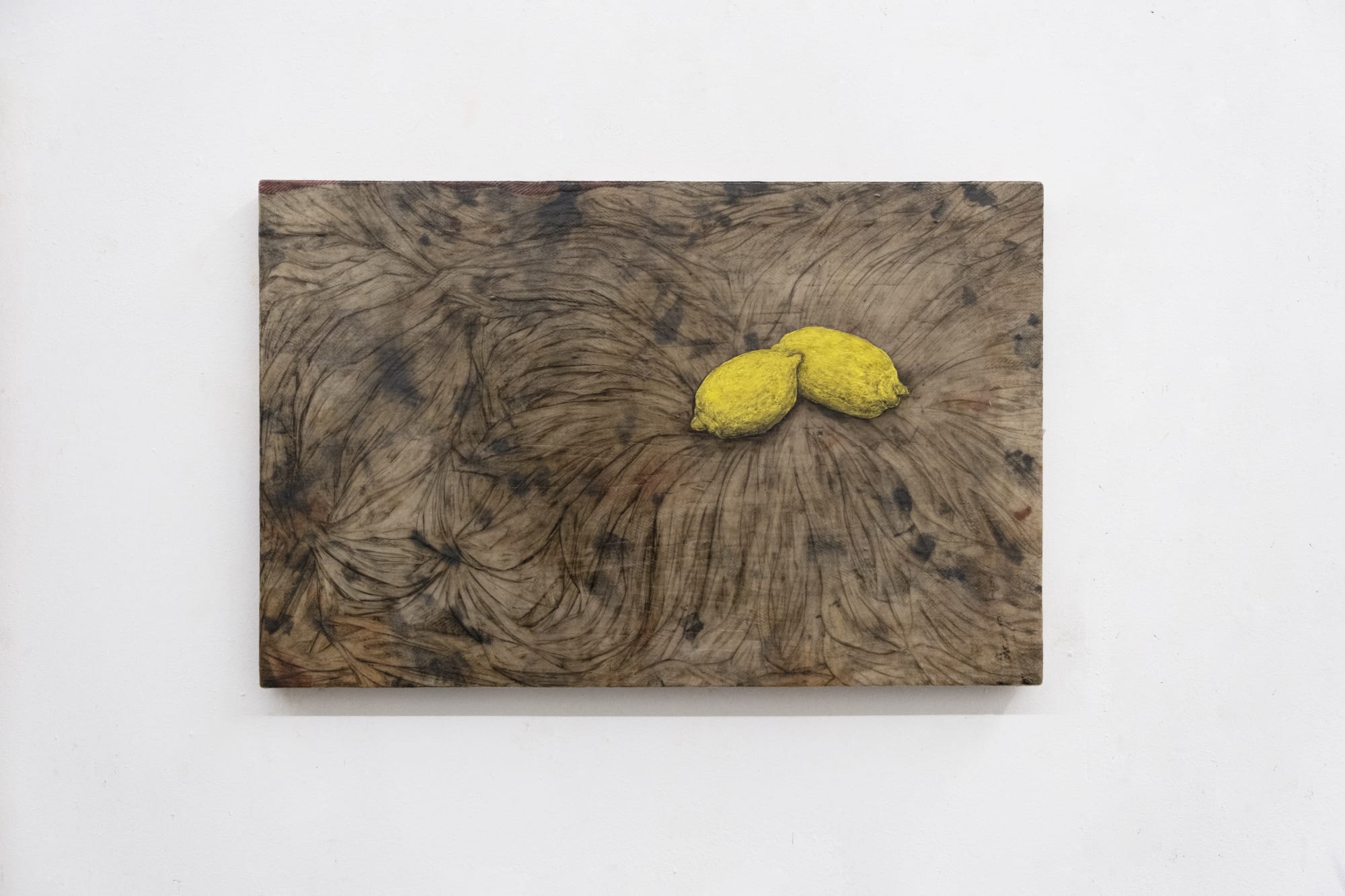 Amanti limoni, 2023, glaze and oil on canvas, cm 35 x 54