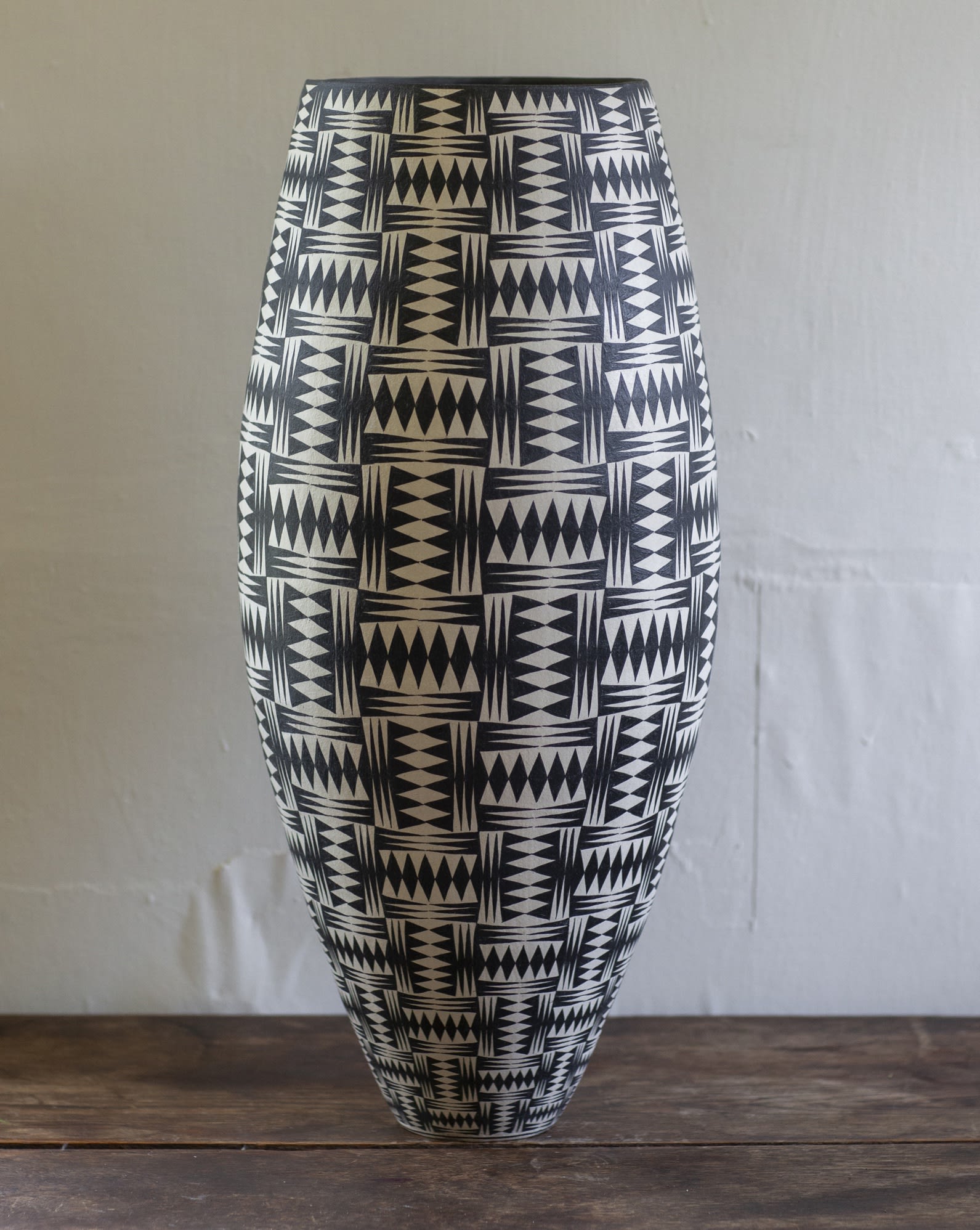 Ant & Di Edmonds of Tydd pottery large ceramic vessel with hand painted black and white diamonds and spikes pattern