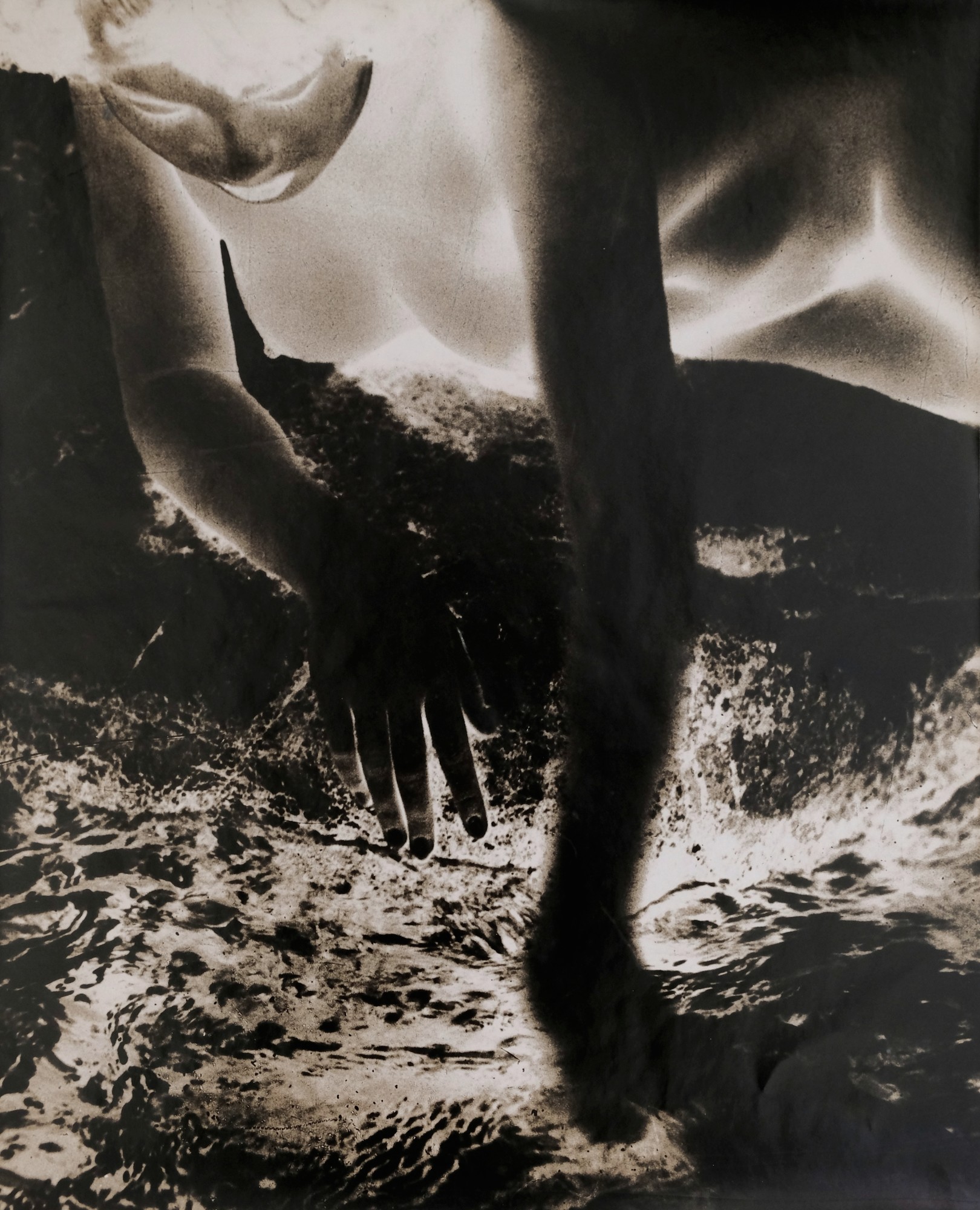 Minayoshi Takada, Solarised nude with Water c. 1950, c 1950