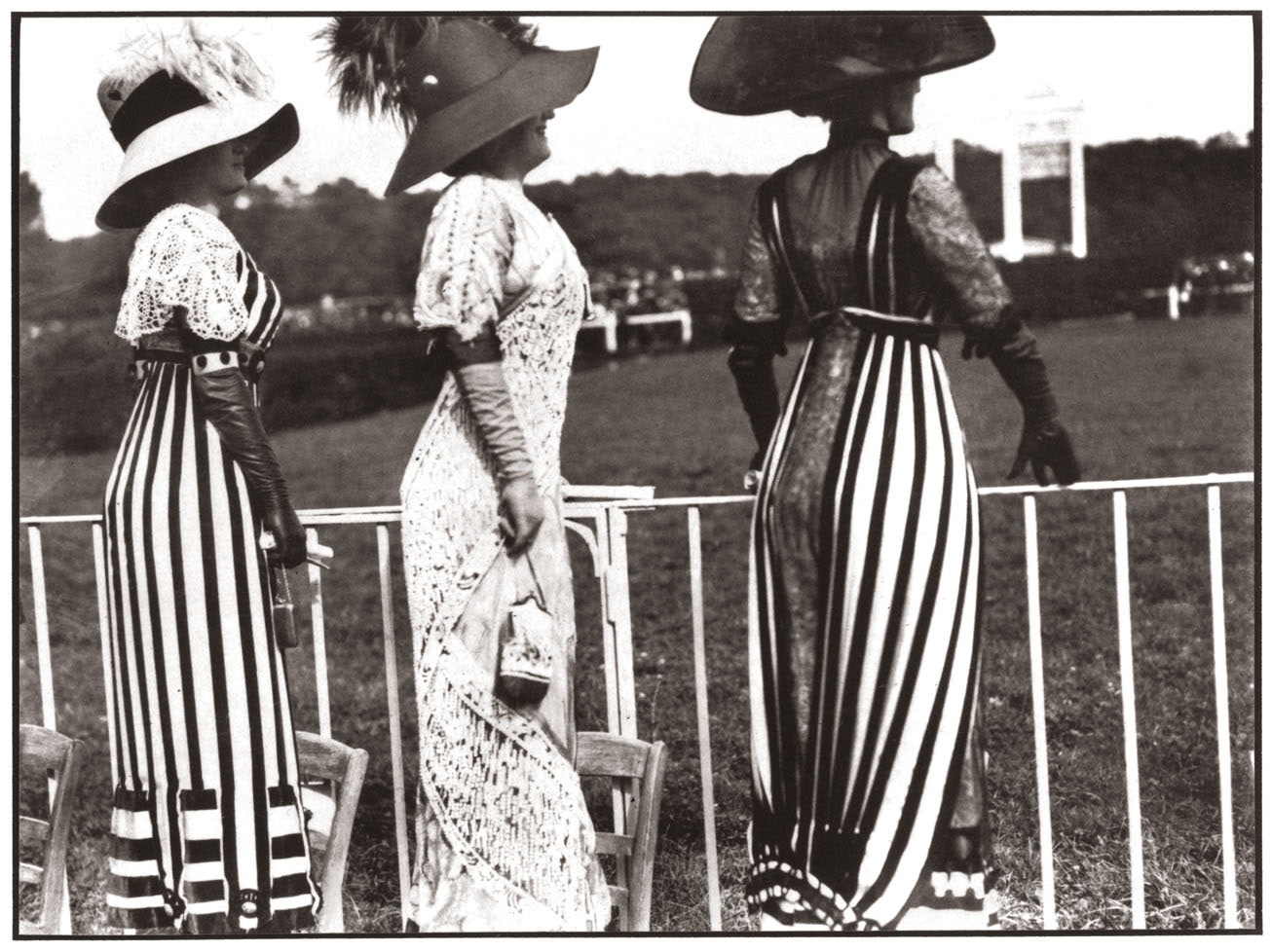 Jacques Henri Lartigue, Le jour des Drags, aux courses a Auteuil, Paris, 23 Juin 1911