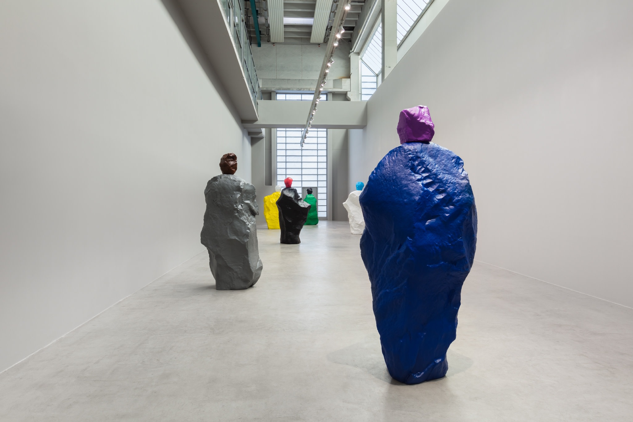 Exhibition view: Ugo Rondinone, nuns + monks, Esther Schipper, Berlin, 2020. Photo © Andrea Rossetti
