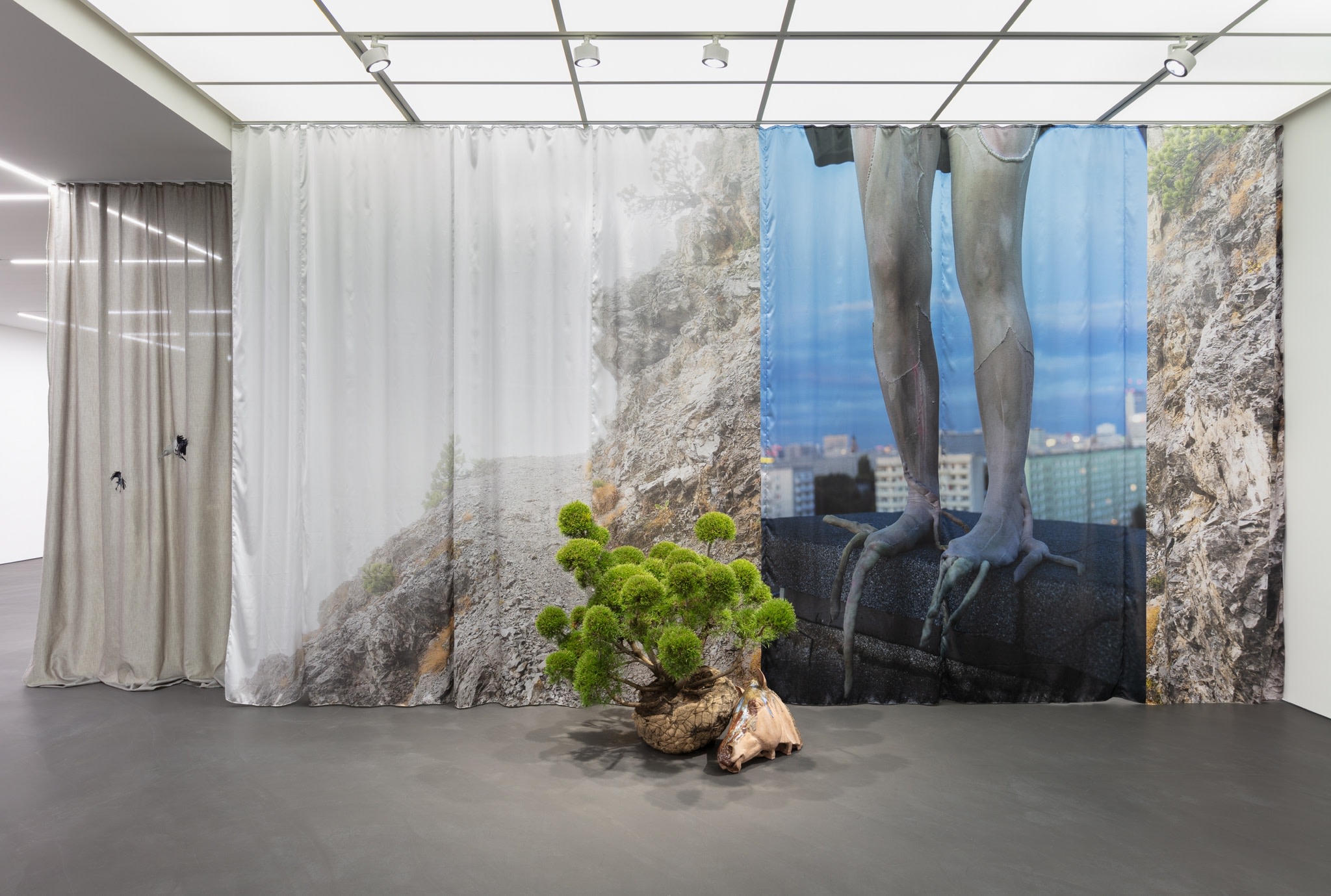 Exhibition view: Isa Melsheimer, false ruins and lost innocence, Esther Schipper, Berlin, 2020. Photo © Andrea Rossetti