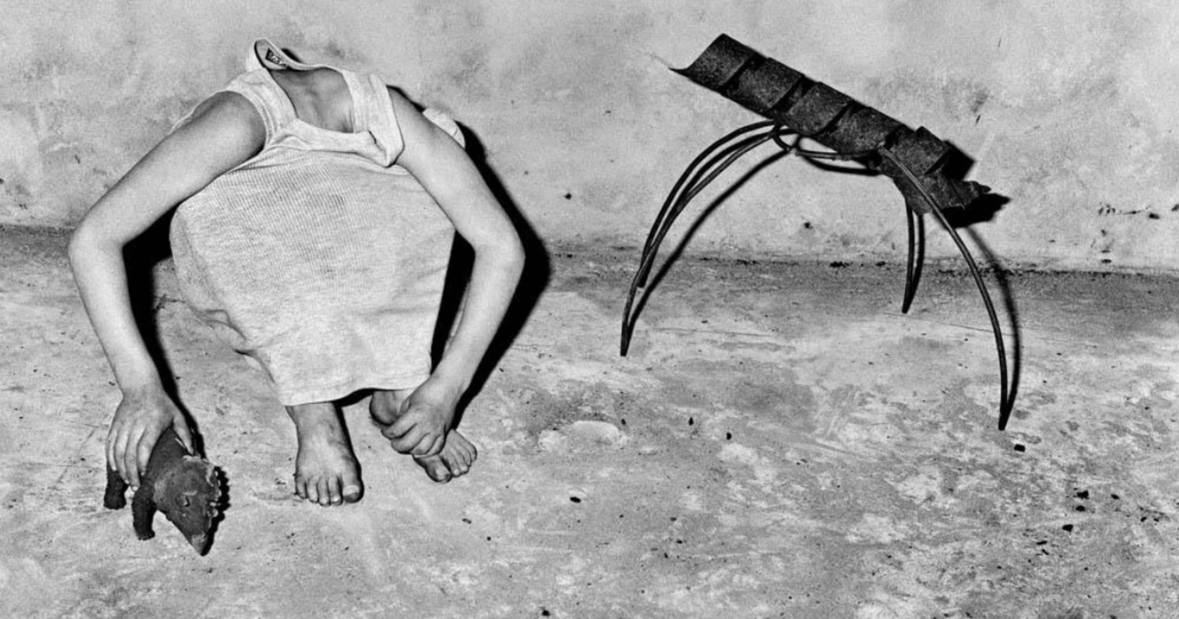 Roger Ballen, Head Inside Shirt, 2001 - Artwork 47395