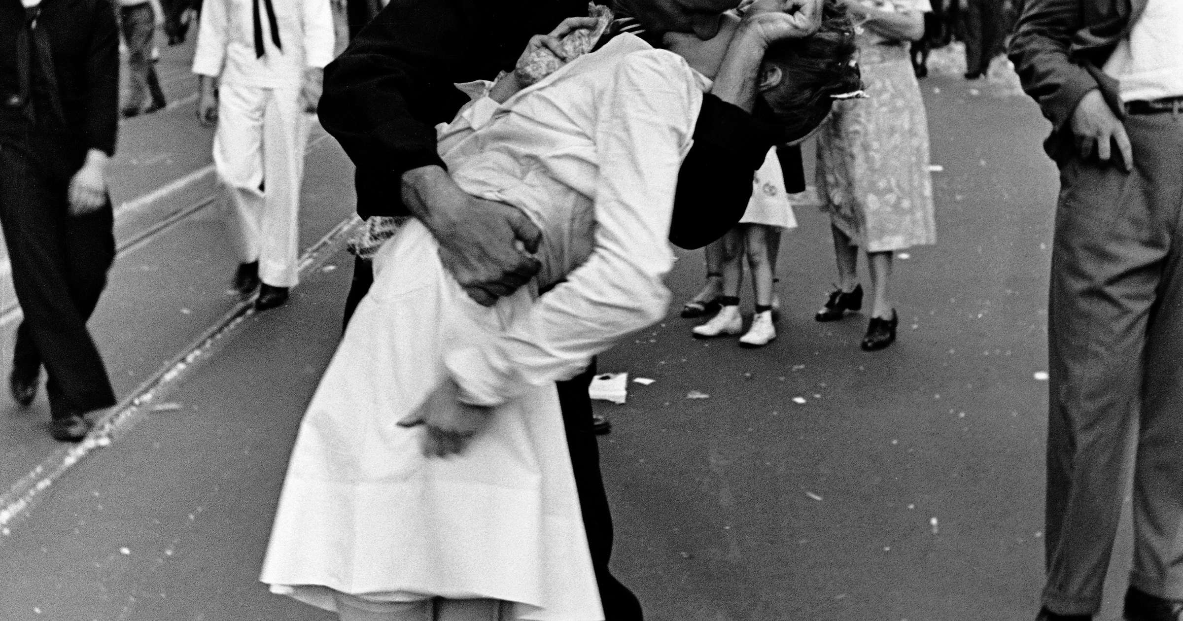 Alfred Eisenstaedt, VJ Day Kiss in Times Square, 1945 | Jackson Fine Art