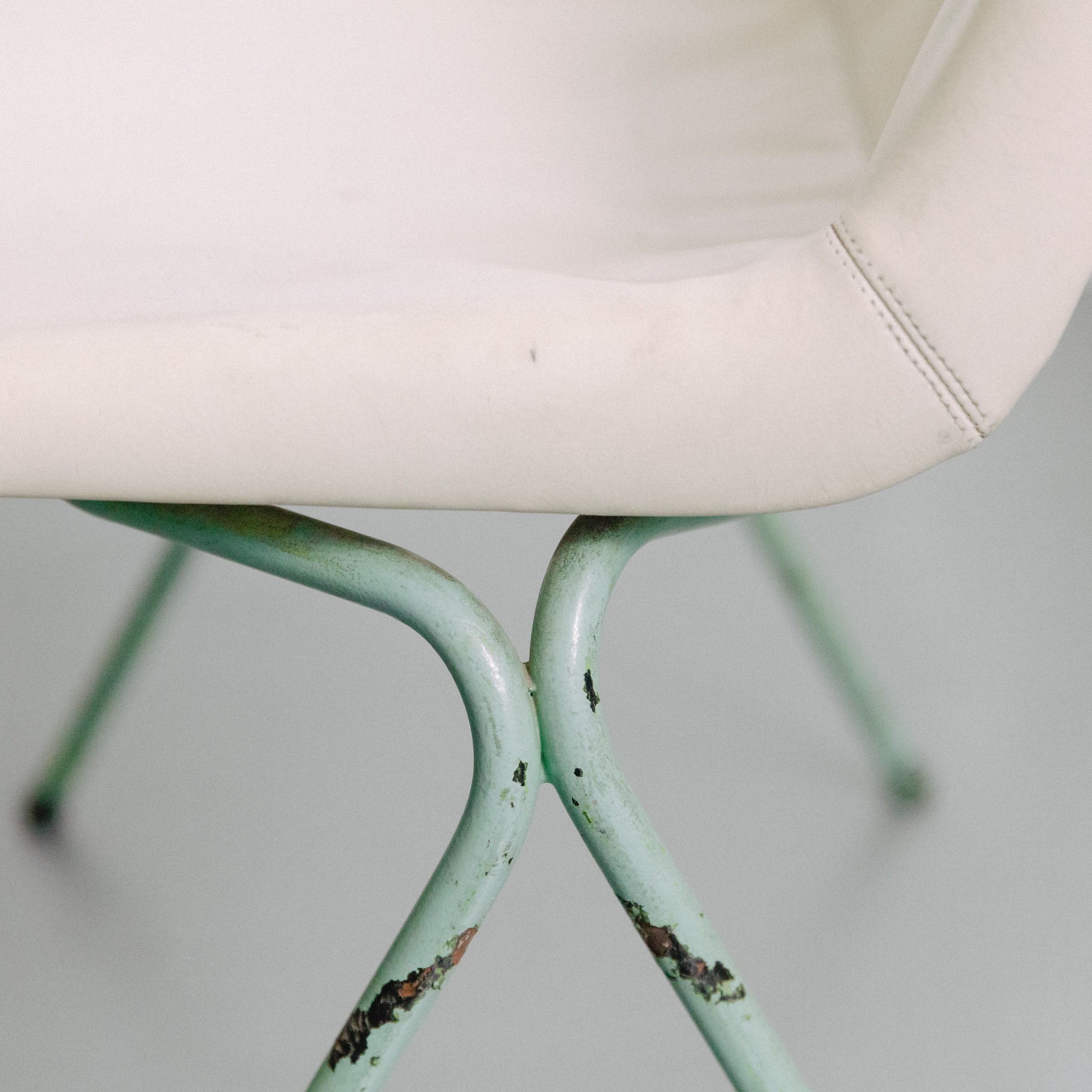 Robin day online plastic chair