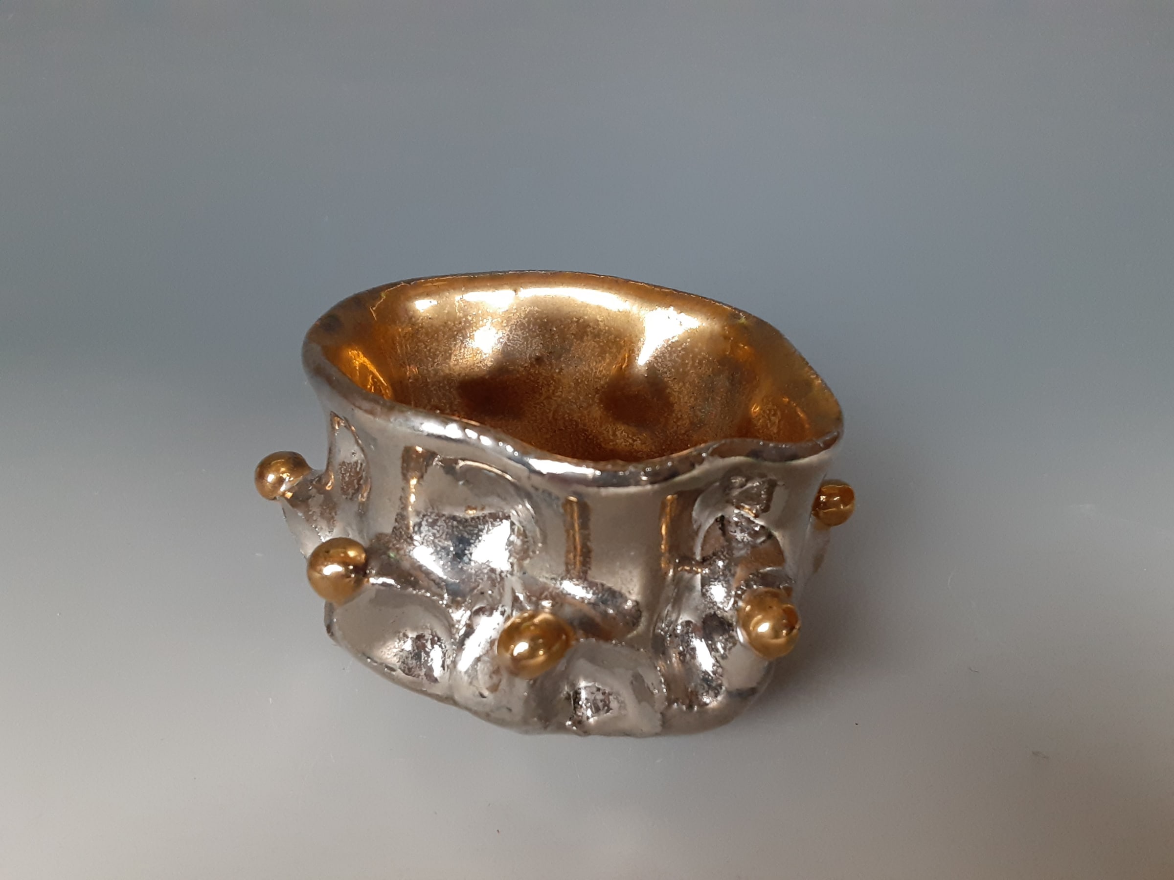 Ishiyama Tetsuya 石山哲也, Gold and Silver Crown Guinomi 金白金隆粒酒盃, 2020 | Dai  Ichi Arts | Japanese Modern Art