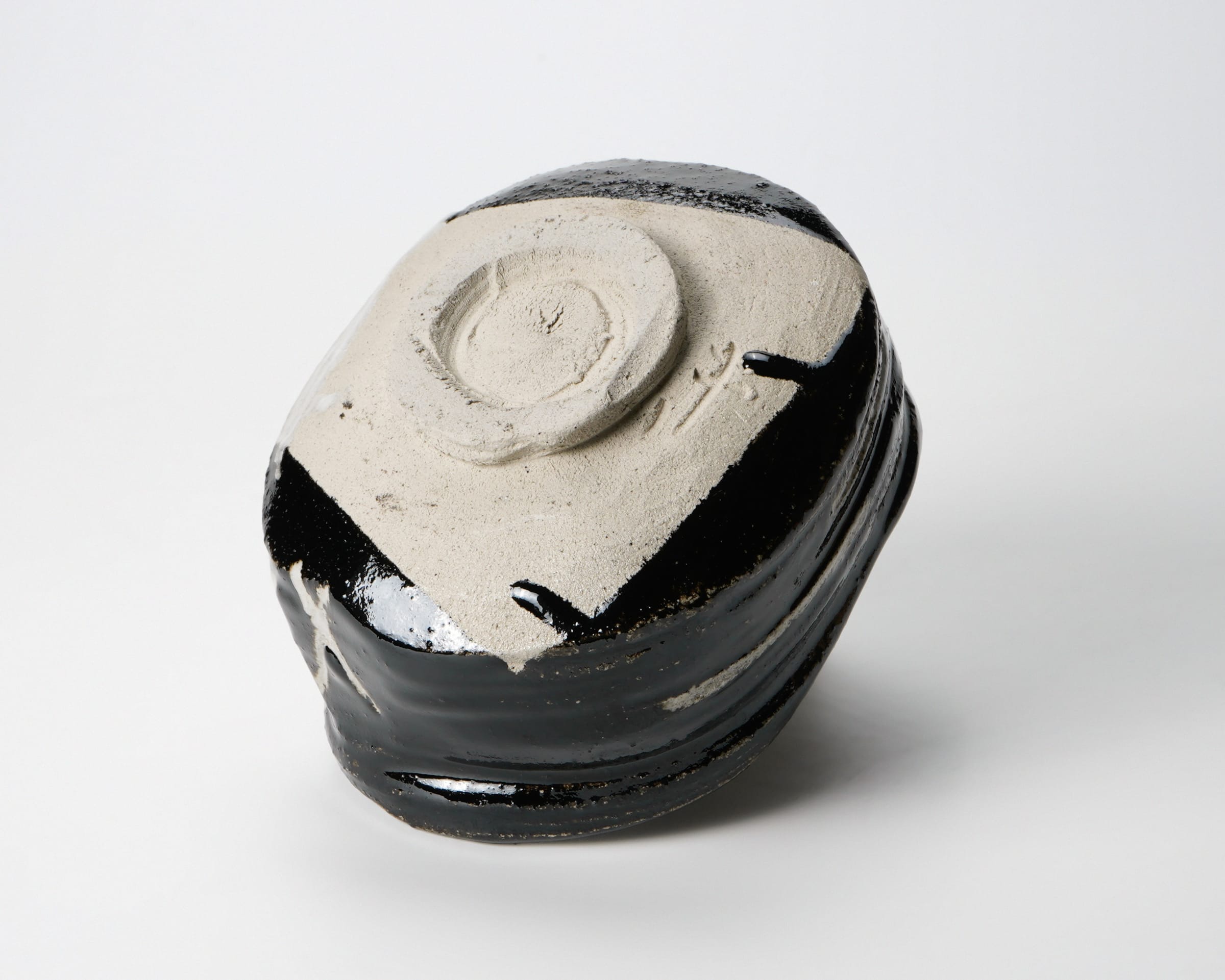 Takiguchi Kiheiji 瀧口喜兵爾, Black Oribe Tea Bowl | Dai Ichi Arts